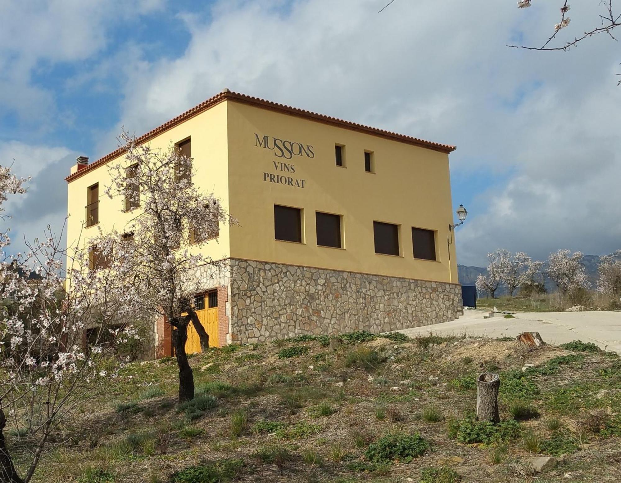 Hostal Restaurant Mussons Vins Poboleda Luaran gambar